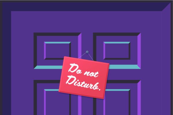 Illustration (close-up) of a door with a do not disturb sign.