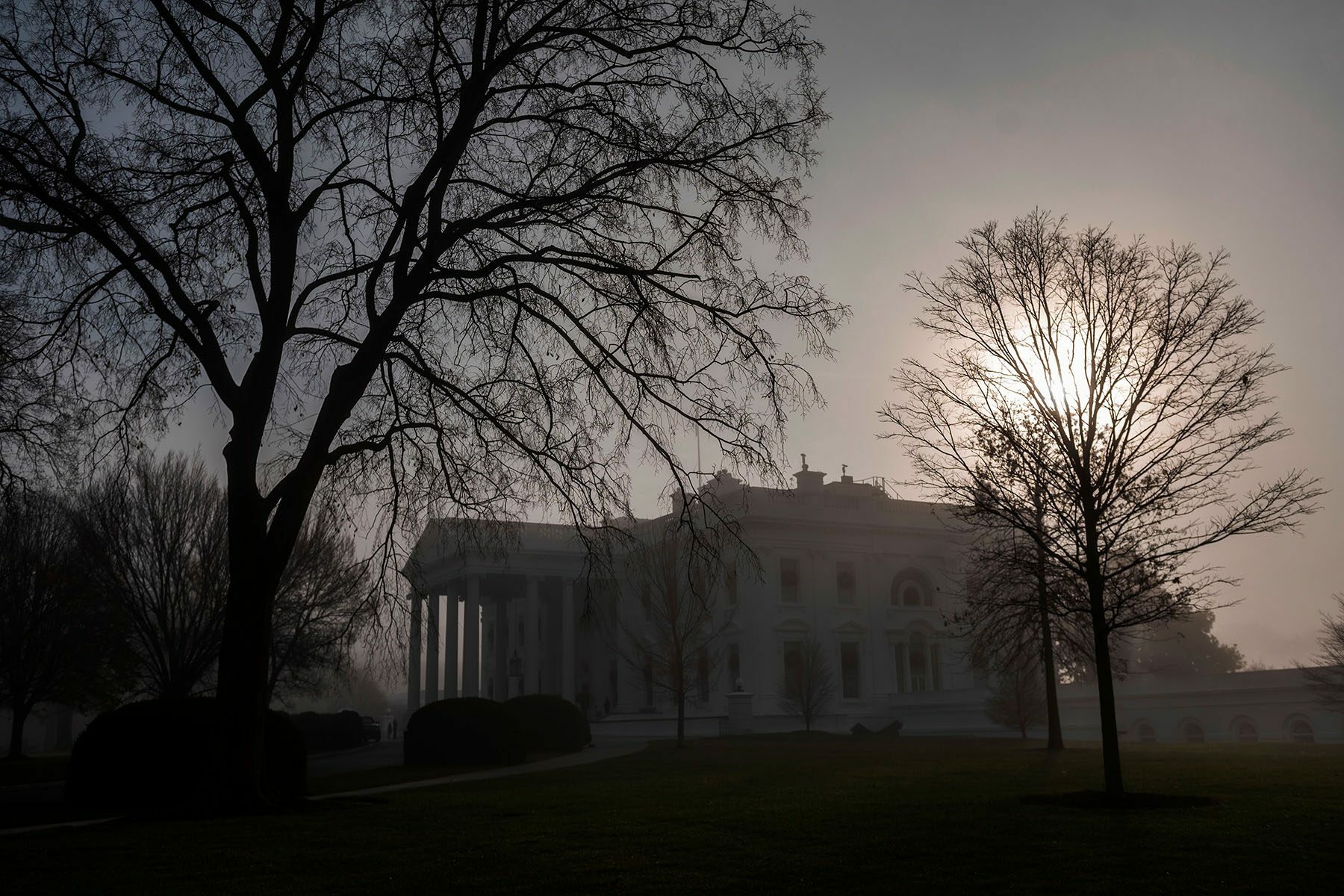Fog surrounds the White House in the early hours of the morning.