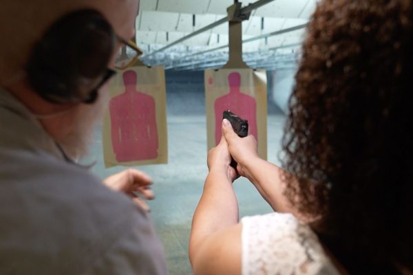 A woman takes part in a shooting lesson.
