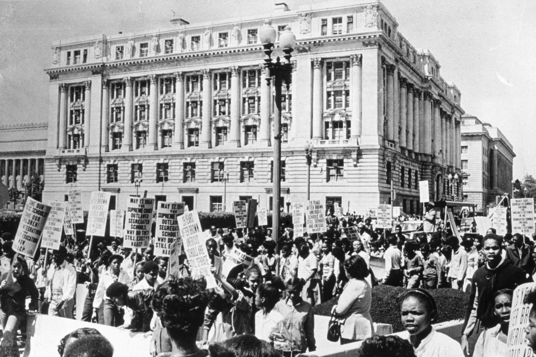 A crowd demonstrating on the twenty fifth anniversary of the Brown vs Board of Education.