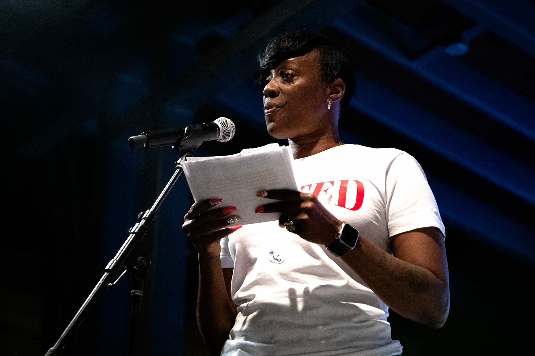 Crystal Mason speaks on stage at a Beto O'Rourke rally in Forth Worth, Texas in March 2022.
