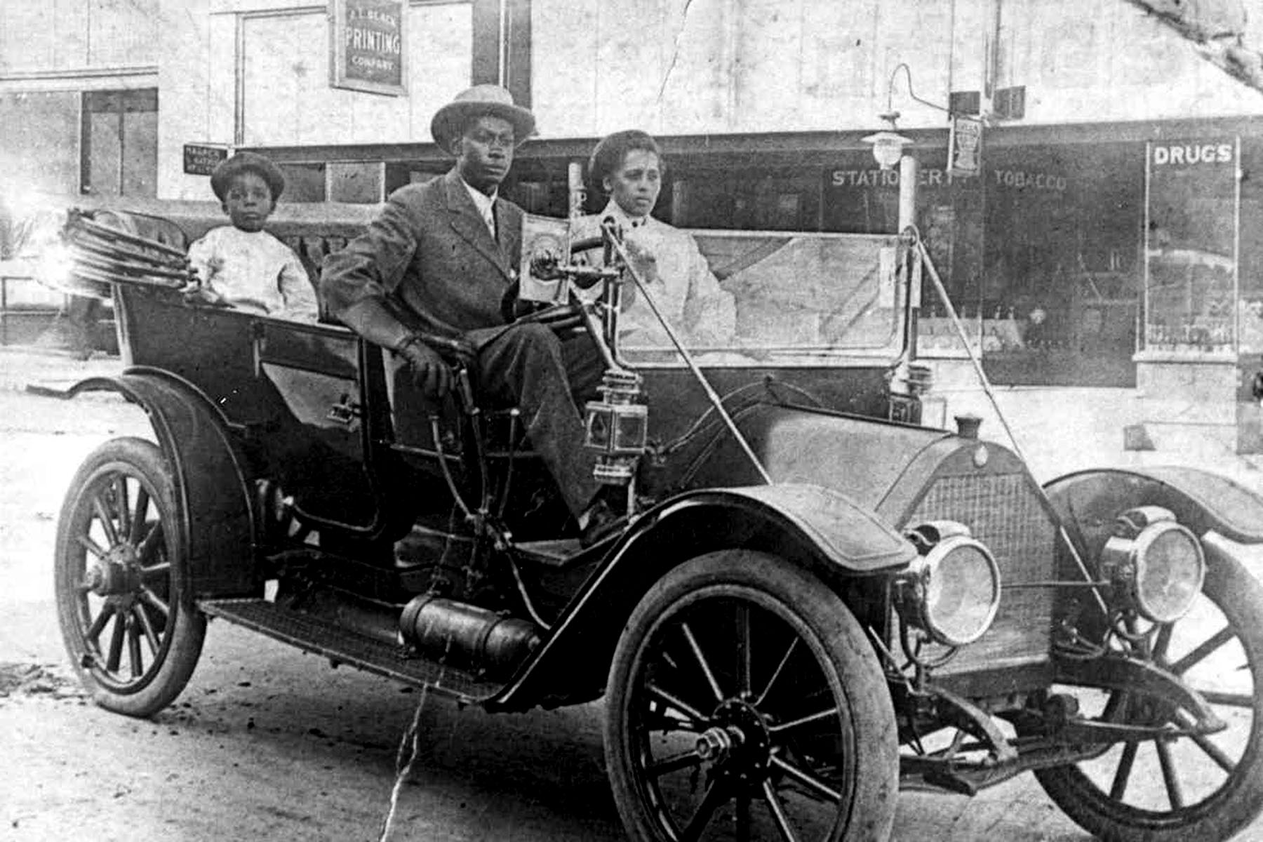 American businessman John Wesley Williams sits in his car with wife Loula Williams and their son, WD Williams, in Tulsa, Oklahoma circa 1910.