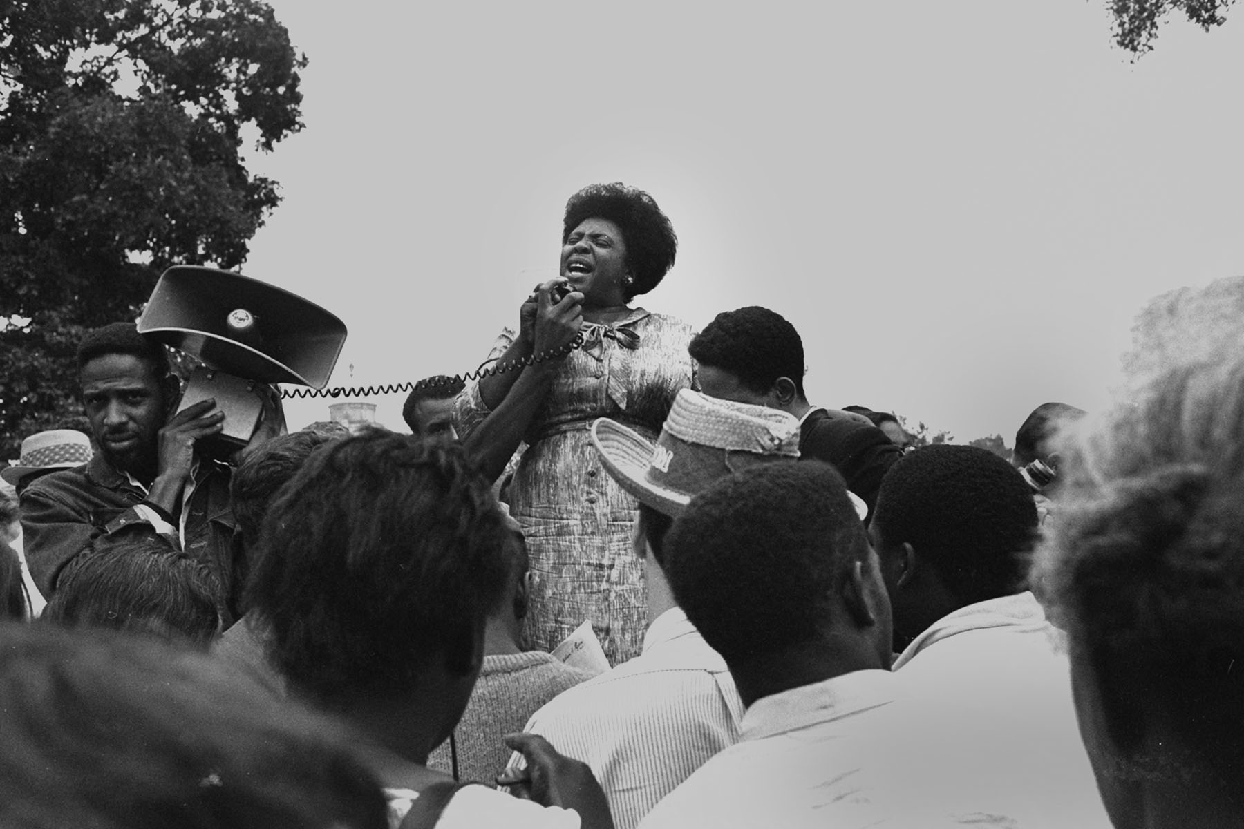 Fannie Lou Hamer speaks to Mississippi Freedom Democratic Party sympathizers outside the Capitol.