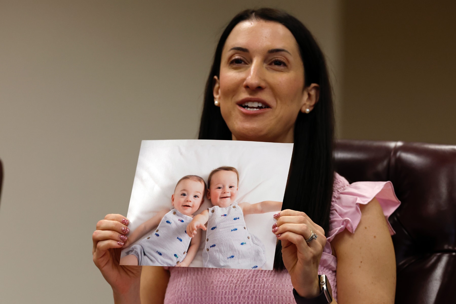 Julie Cohen shows off a photo of her twins, Gideon and Levi
