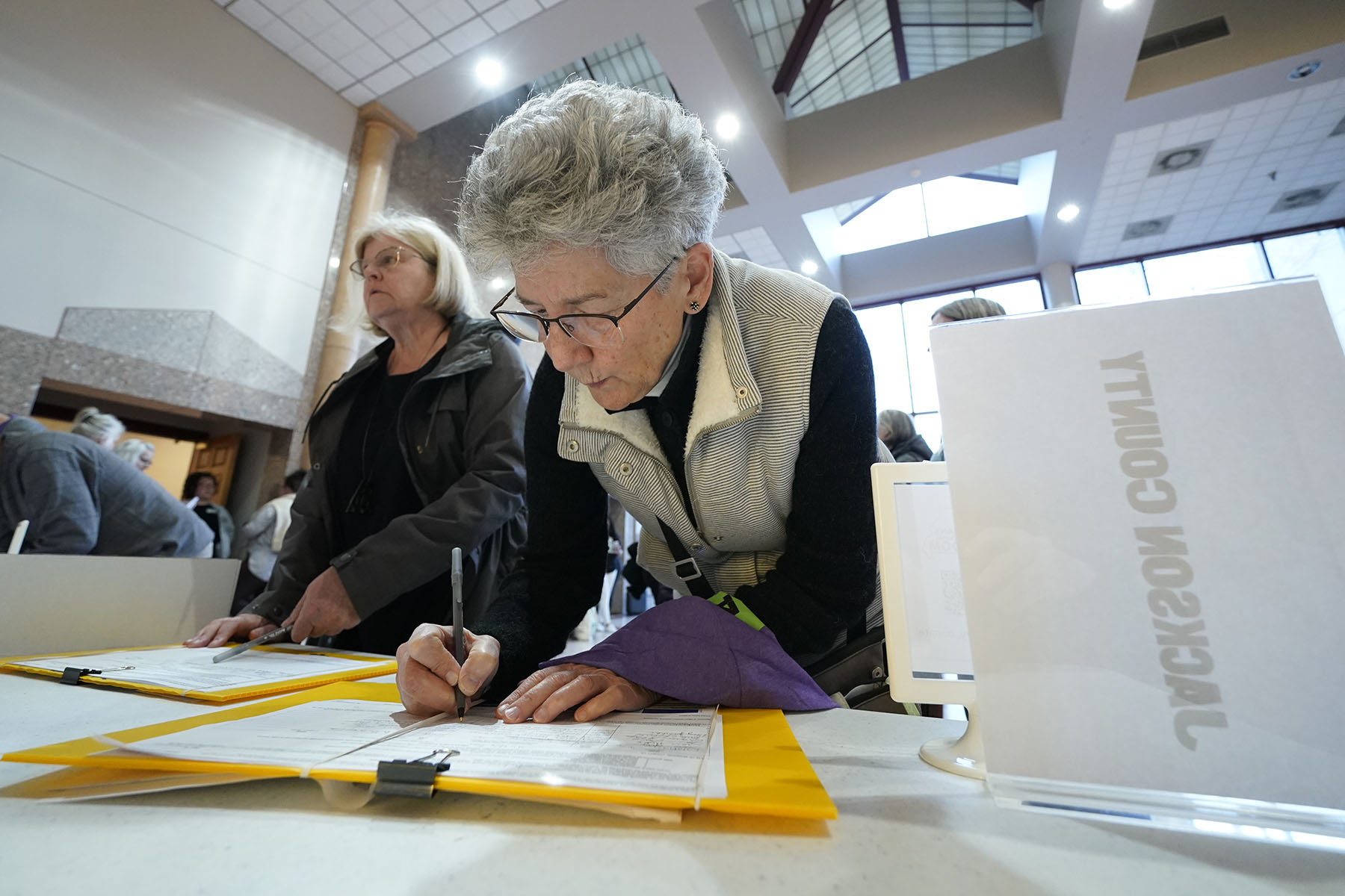 Mary Poehler puts her signature on a petition during the Missourians for Constitutionals Freedom kick-off petition drive.