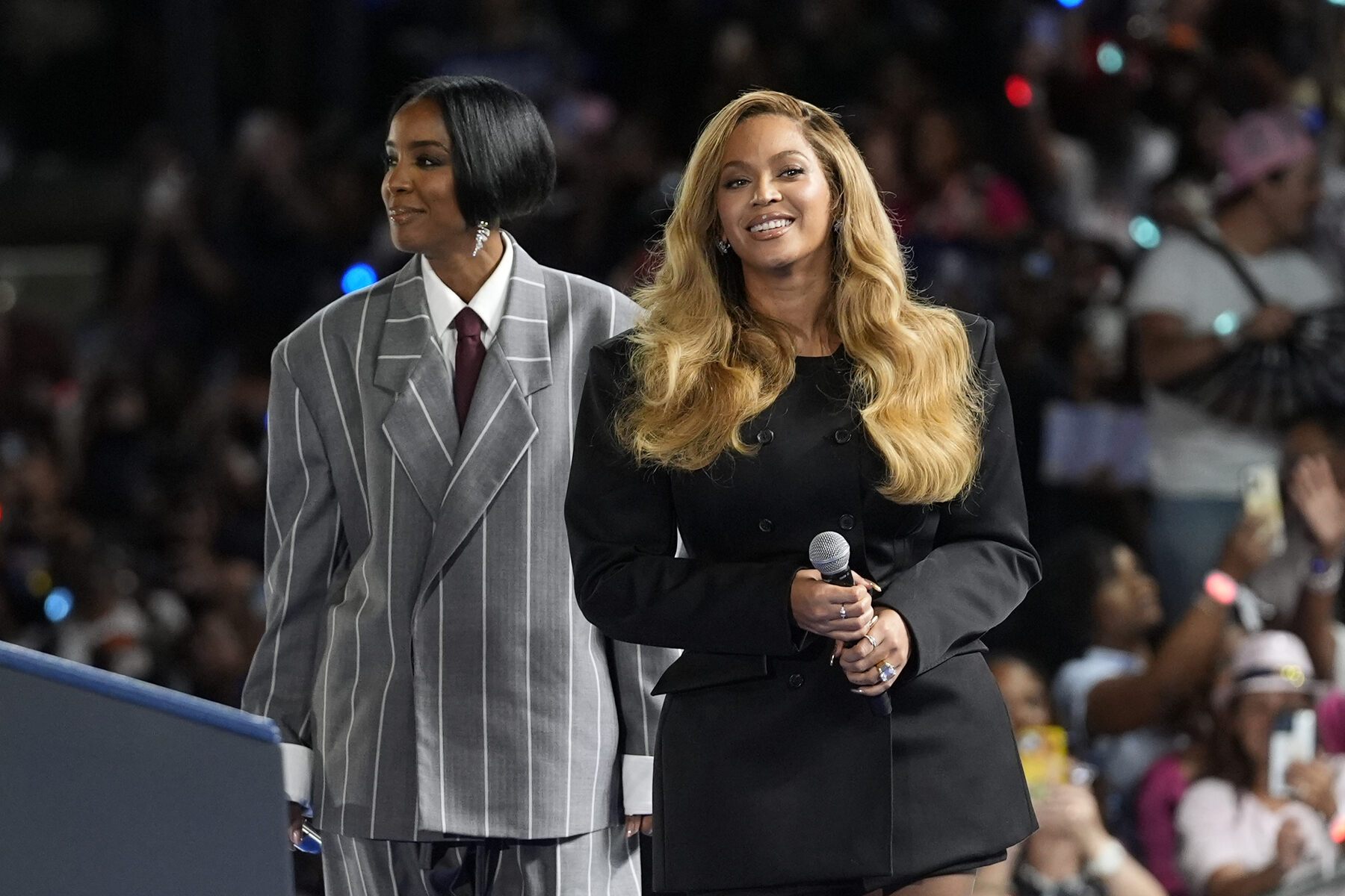 Beyoncé, Kelly Rowland endorse Kamala Harris in rare speech at Houston ...