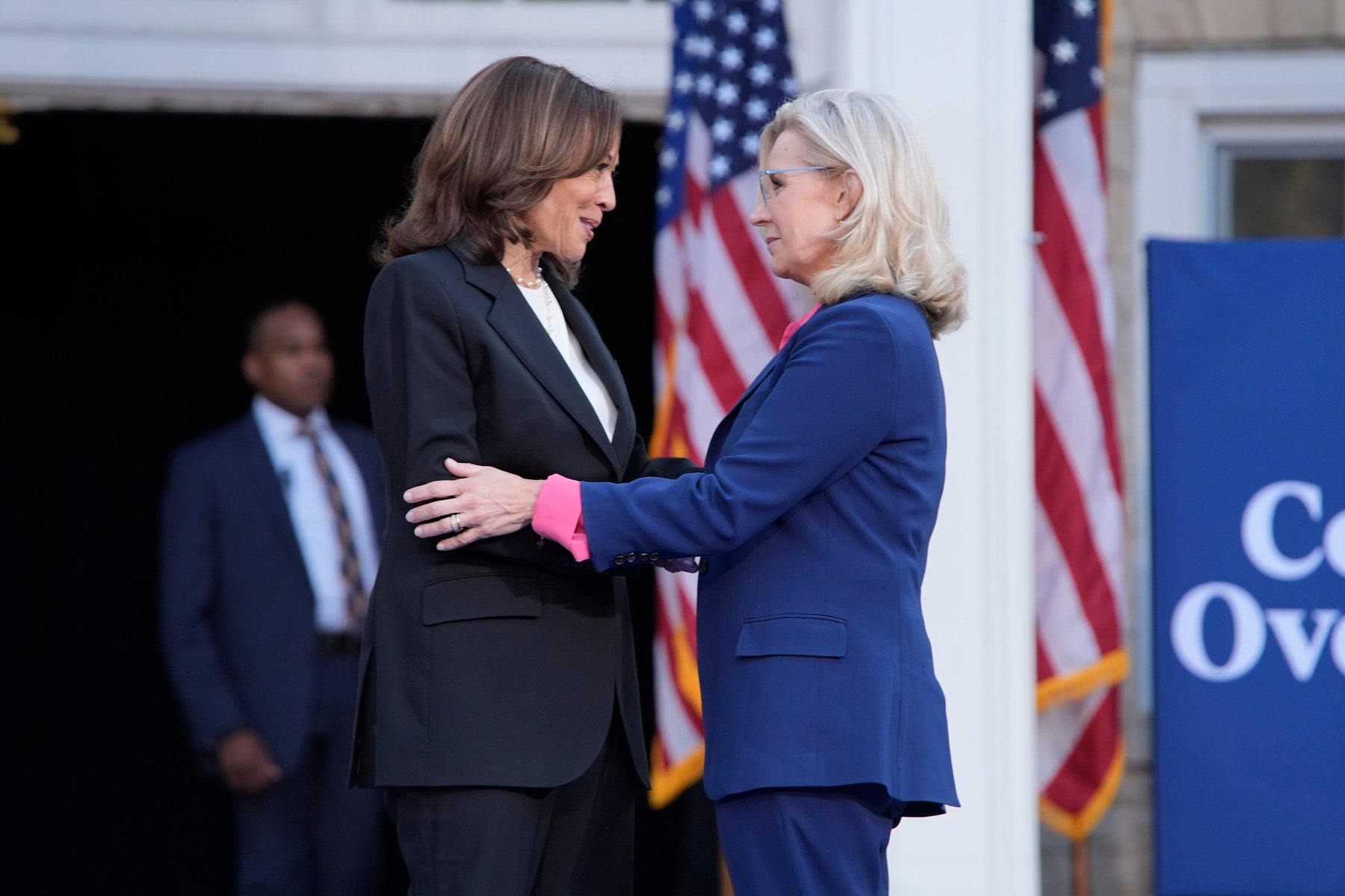 Liz Cheney campaigns with Kamala Harris in a historic display of ...