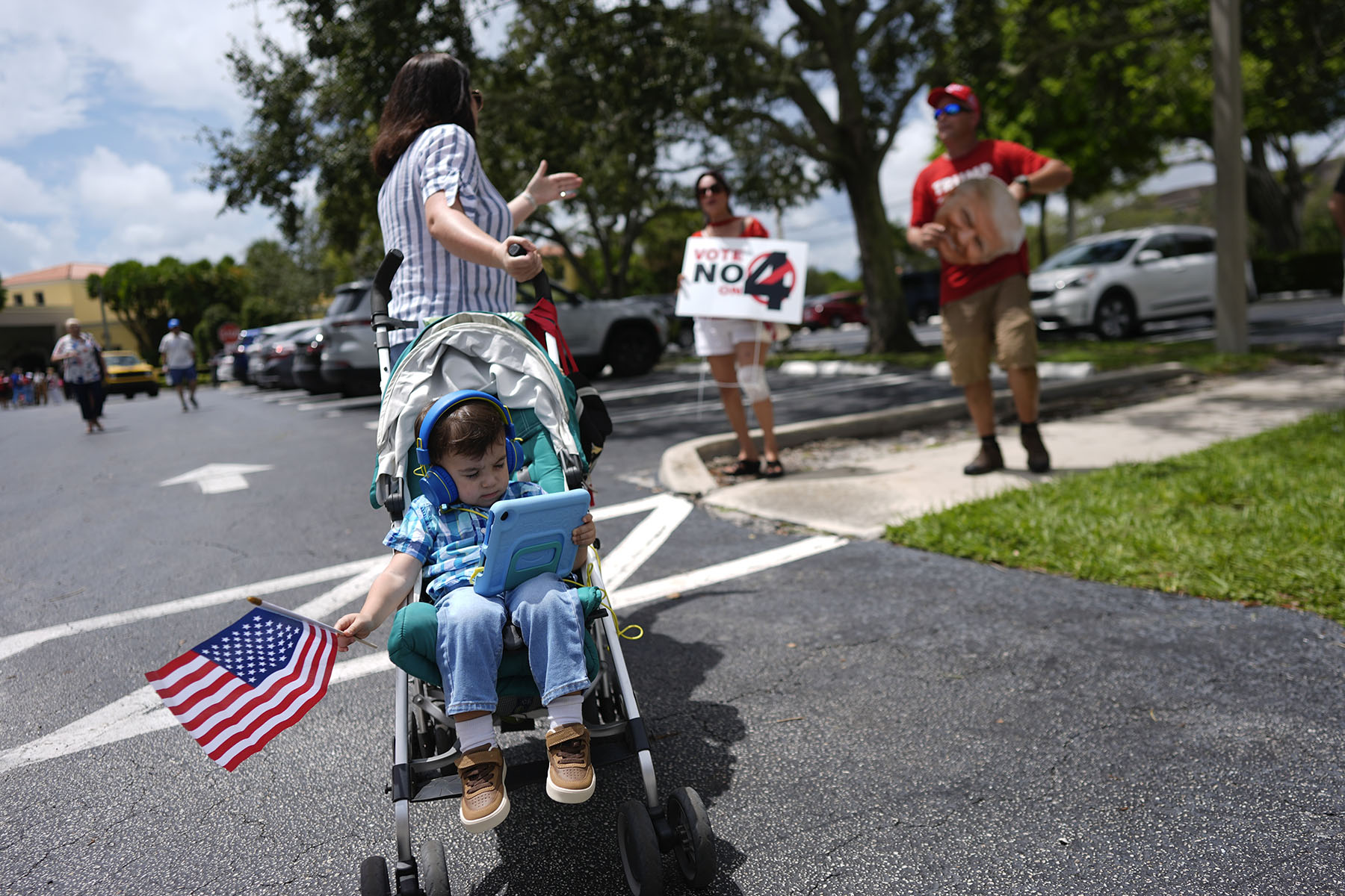 A supporter of Kamala Harris debates with Trump supporters on abortion rights in Boynton Beach, Florida, on September 3, 2024, during a reproductive freedom event.