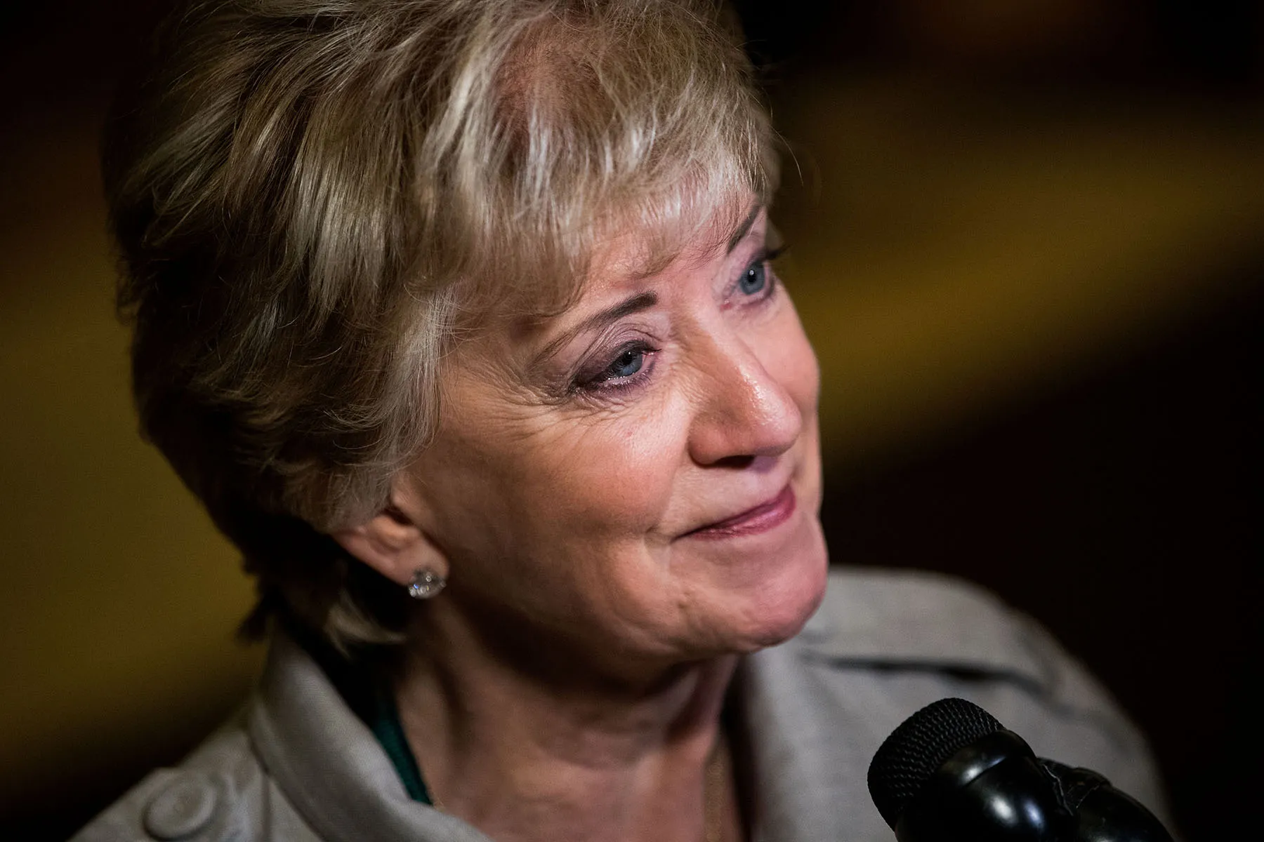 Linda McMahon, voormalig CEO van World Wrestling Entertainment, spreekt met verslaggevers in de Trump Tower.