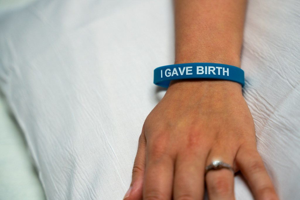 Hospitals say they found a tool to help reduce childbirth risks: Wristbands