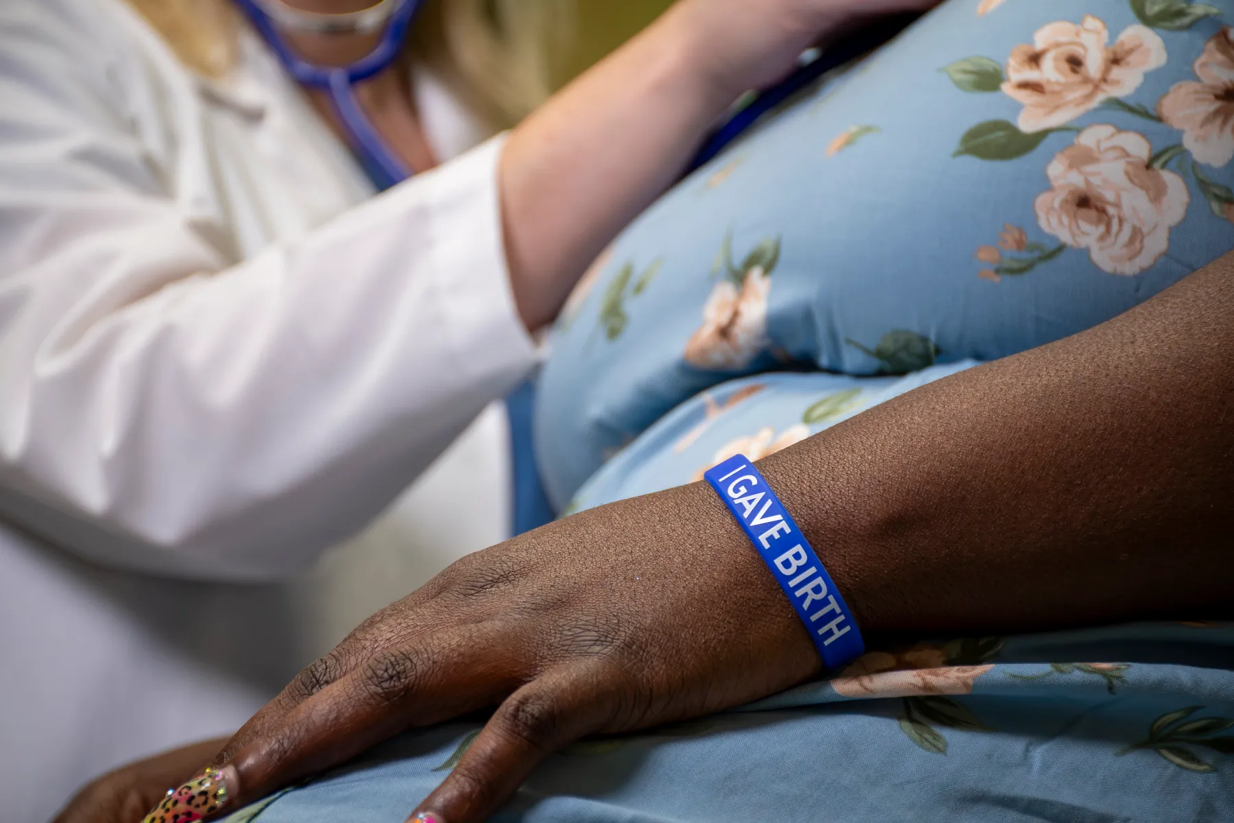 Hospitals say they found a tool to help reduce childbirth risks: wristbands